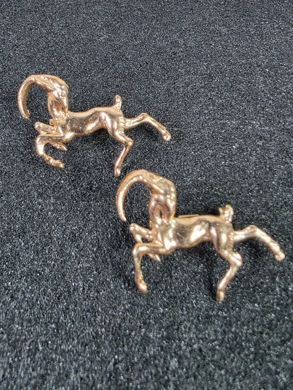 Gold-tone Ram Pin Set - Animal Brooches Or Scatter Pins Pair